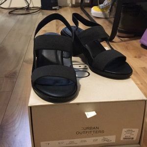 UO Elastic Slingback Heel
